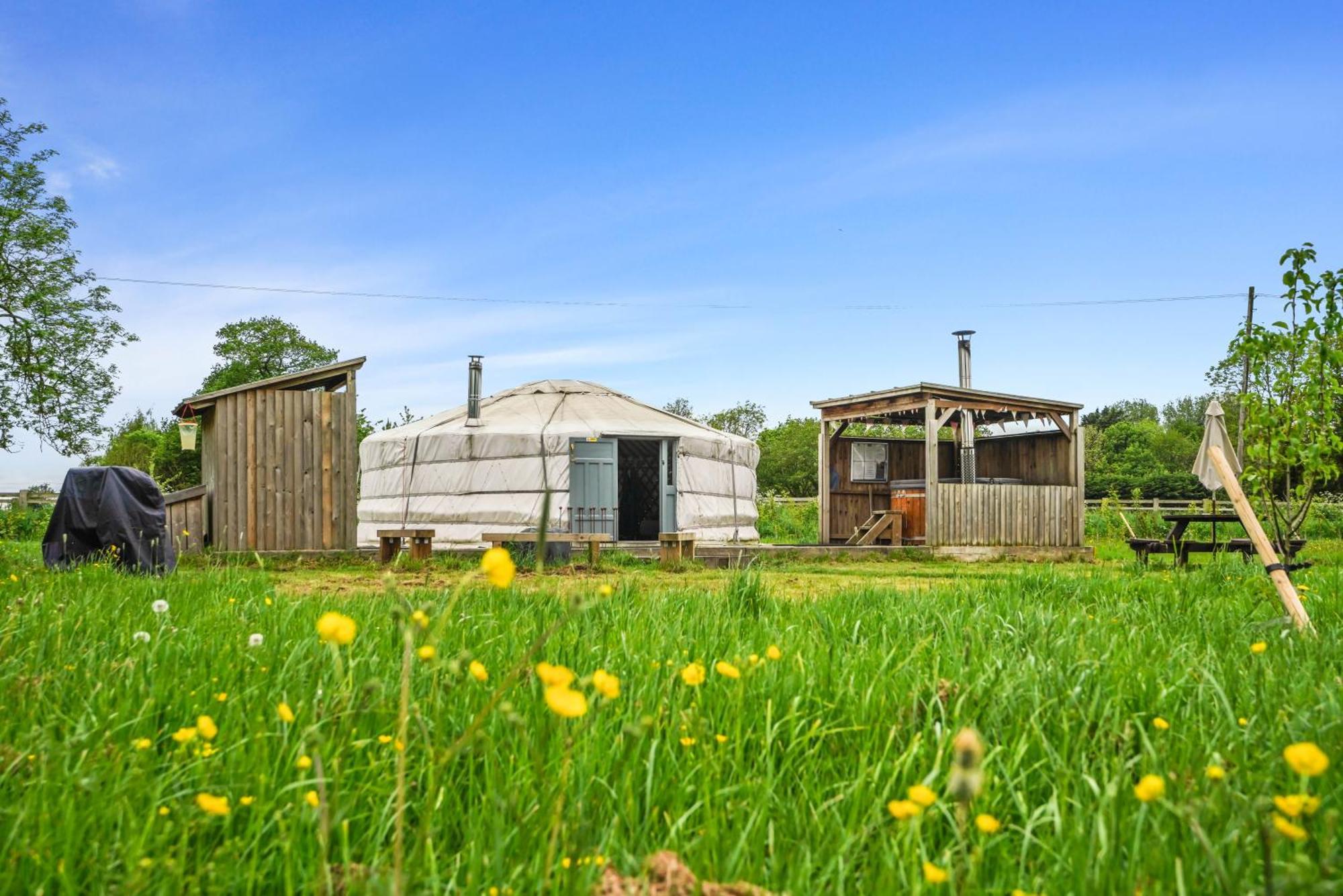 Glamp And Tipple Ltd Great Ellingham Exterior foto