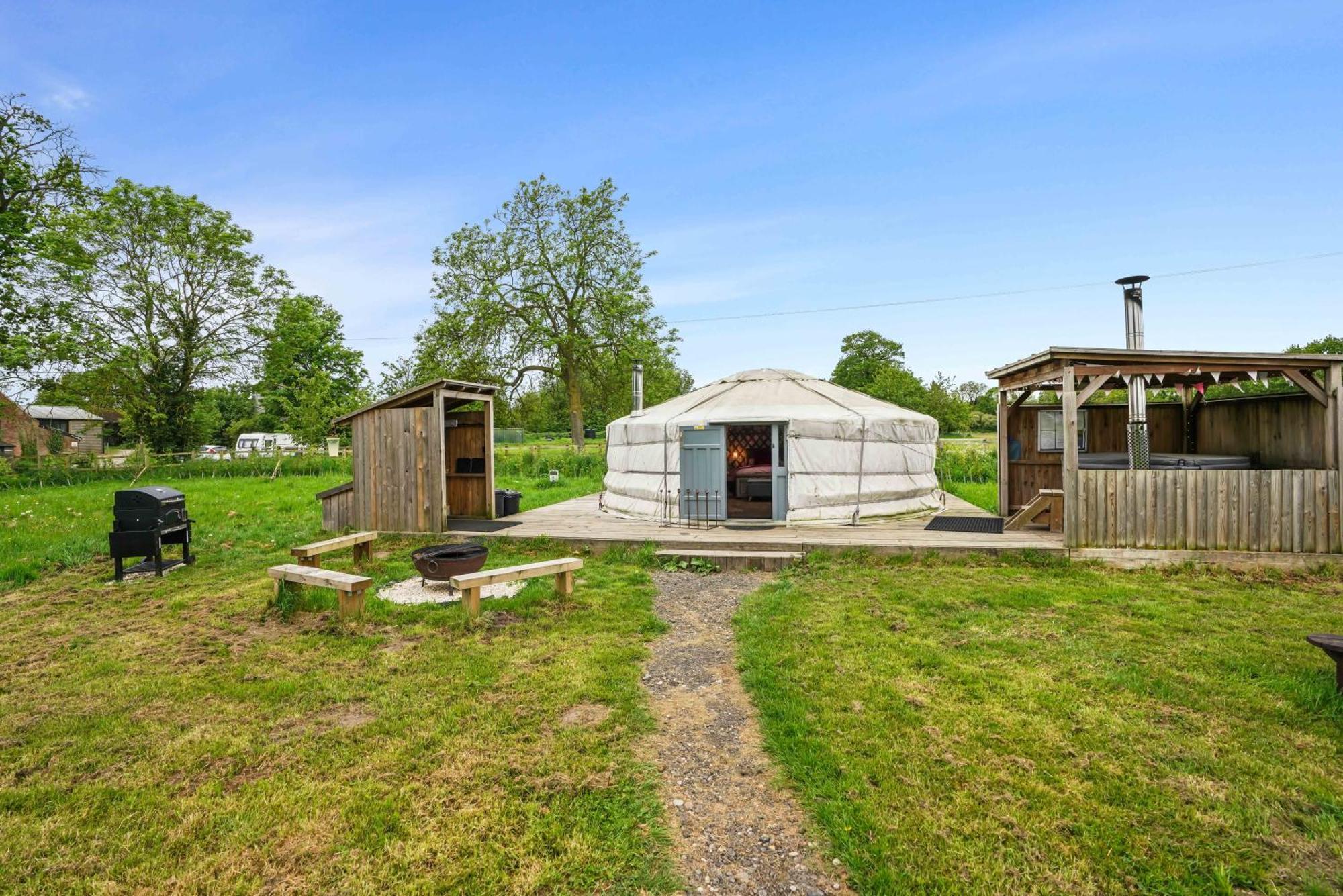 Glamp And Tipple Ltd Great Ellingham Exterior foto